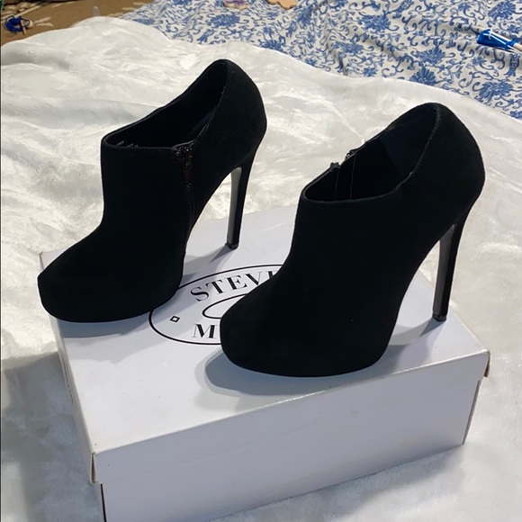 Steve Madden Black Suede Booties - Picture 4 of 10